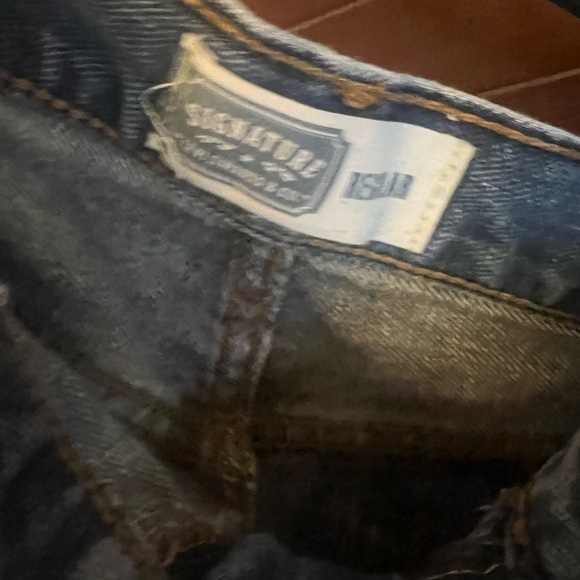 Classic Blue Levi’s Denim Jeans - Picture 3 of 4
